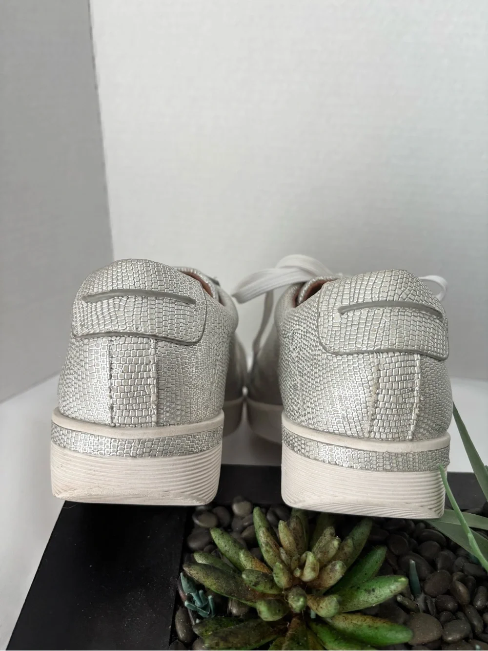 GENTLE SOUL  by Kenneth Cole  platform with silver lace up leather sneakers SZ 7 - Picture 6 of 10